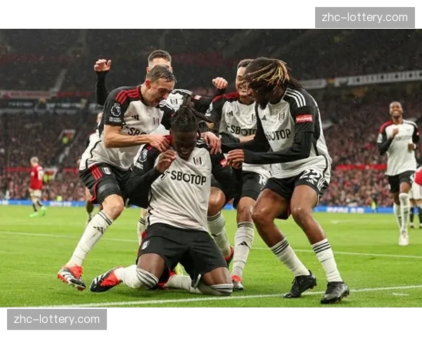 富勒姆左路进攻占比38%战术倾斜明显，伊沃比关键传球稳定